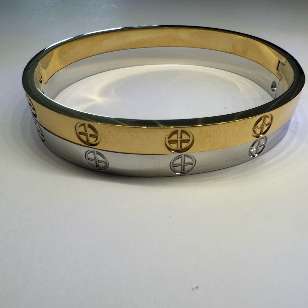 Gold Bangle Bracelet - Picture 6 of 6
